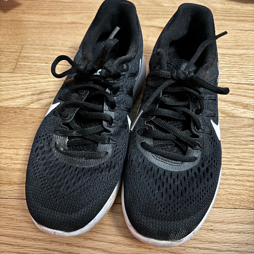Nike Easyrun 6.5 Gently Worn Womens Sneakers